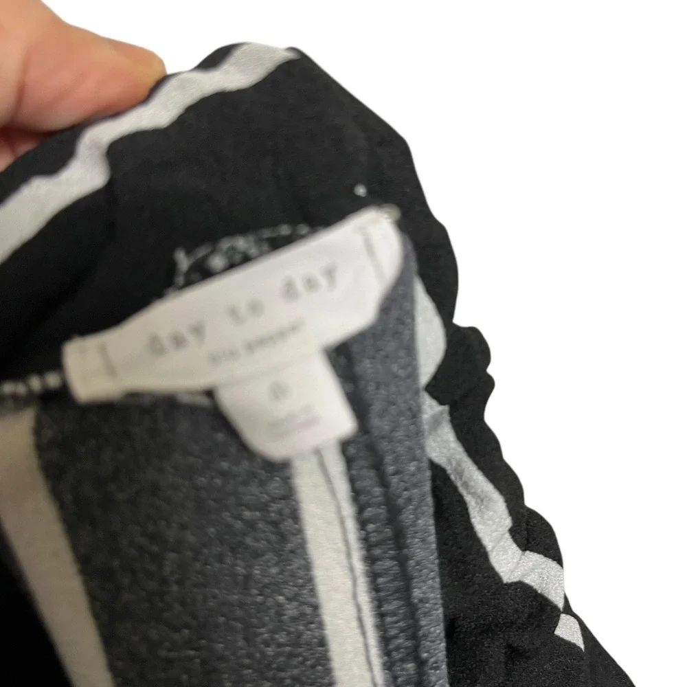 Day to Day Black‎ White Stripe Wide Leg Cropped Pants Women's Size 6